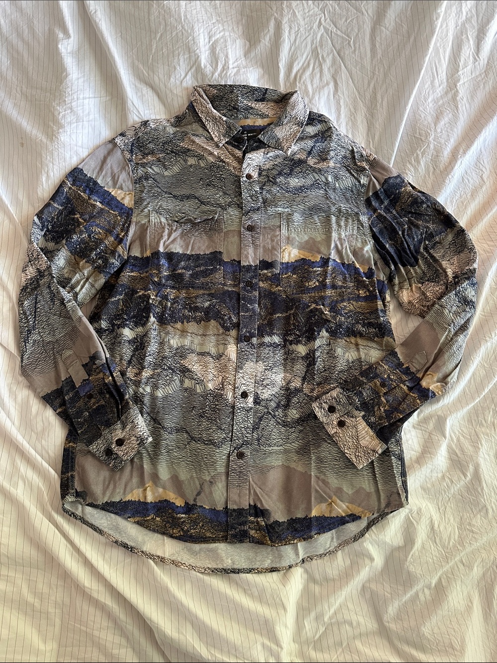 Houston White - Long-Sleeve Mountain Scene Button-Up Shirt - L